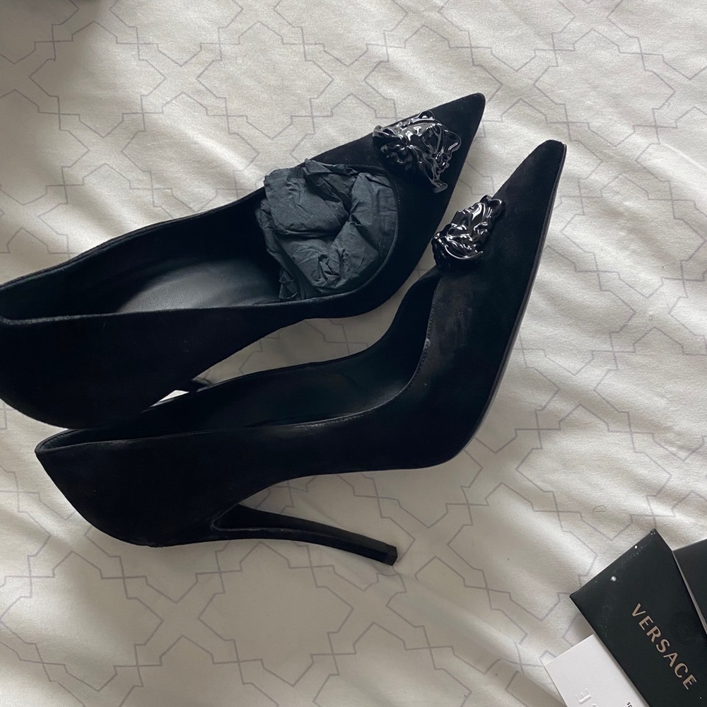 Versace suede black pumps
